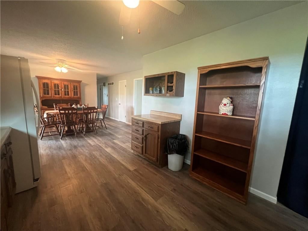 1482 S Business Highway 13 — photo 12