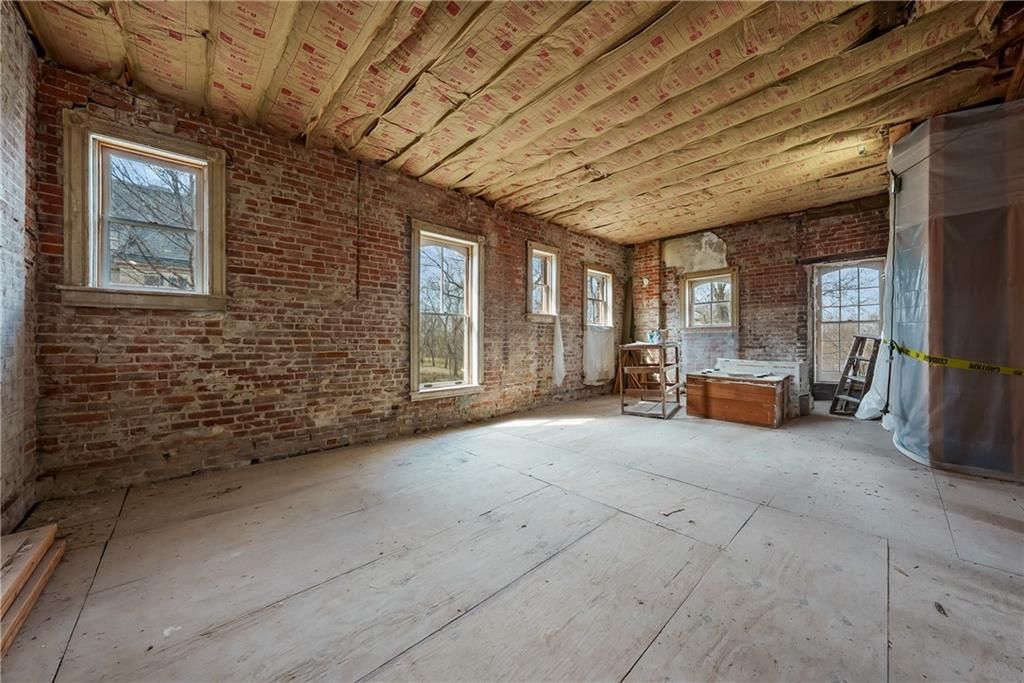 809-819 Hall Street — photo 97