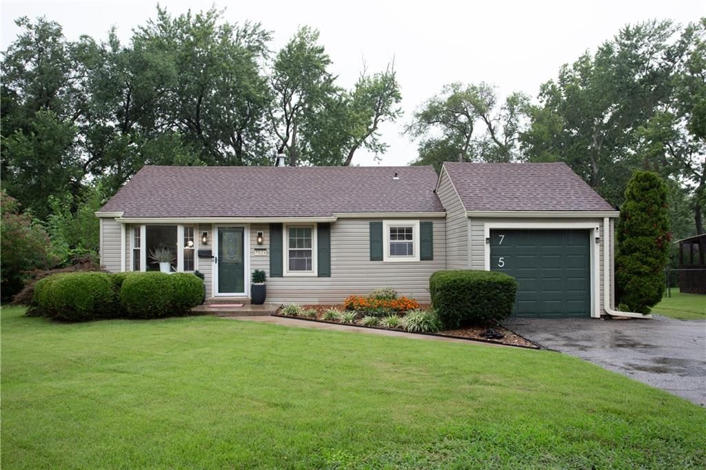 7524 Foster Street — photo 1