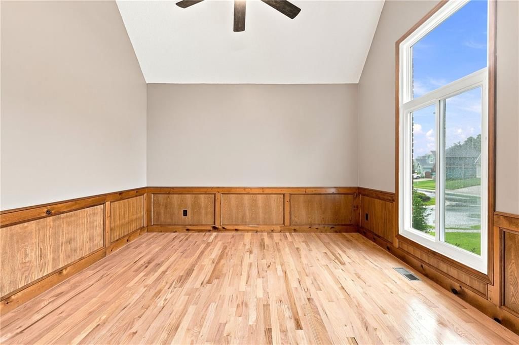 608 NE Ashmont Place — photo 4