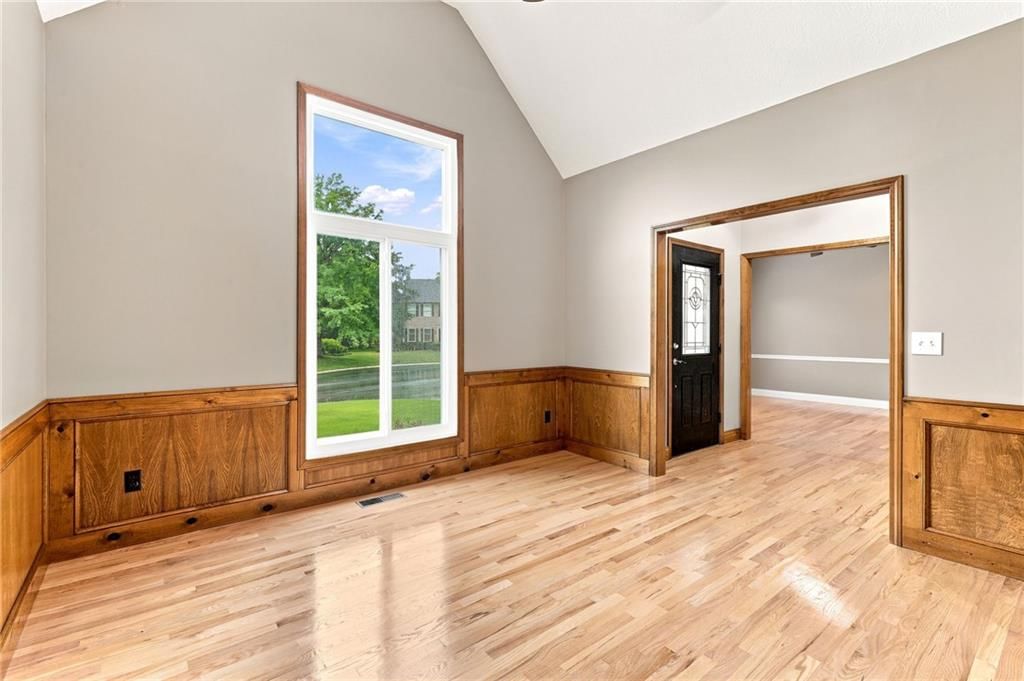 608 NE Ashmont Place — photo 5