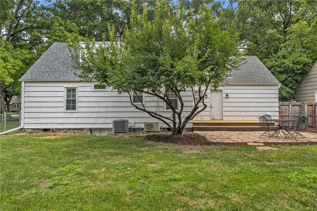 6407 W 80TH Terrace — photo 3