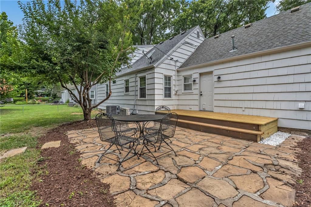 6407 W 80TH Terrace — photo 4