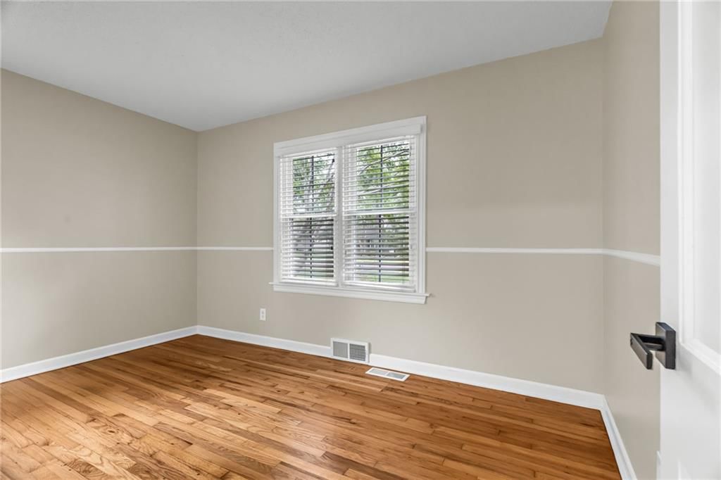 6407 W 80TH Terrace — photo 9