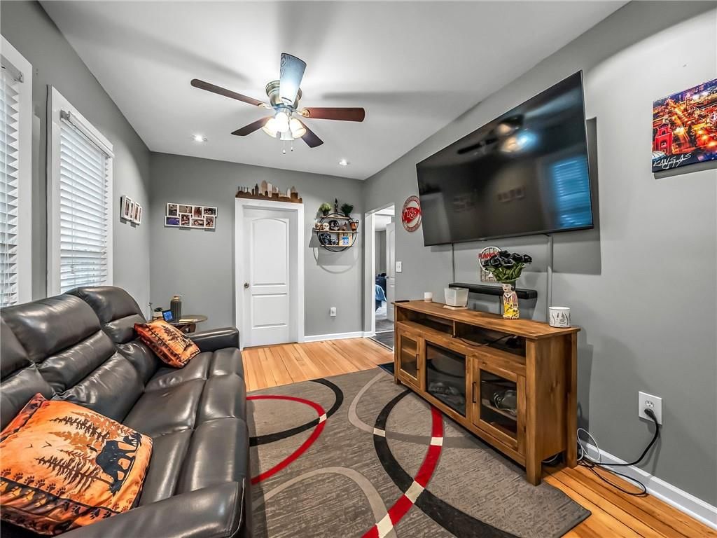 549 S Huttig Avenue — photo 7