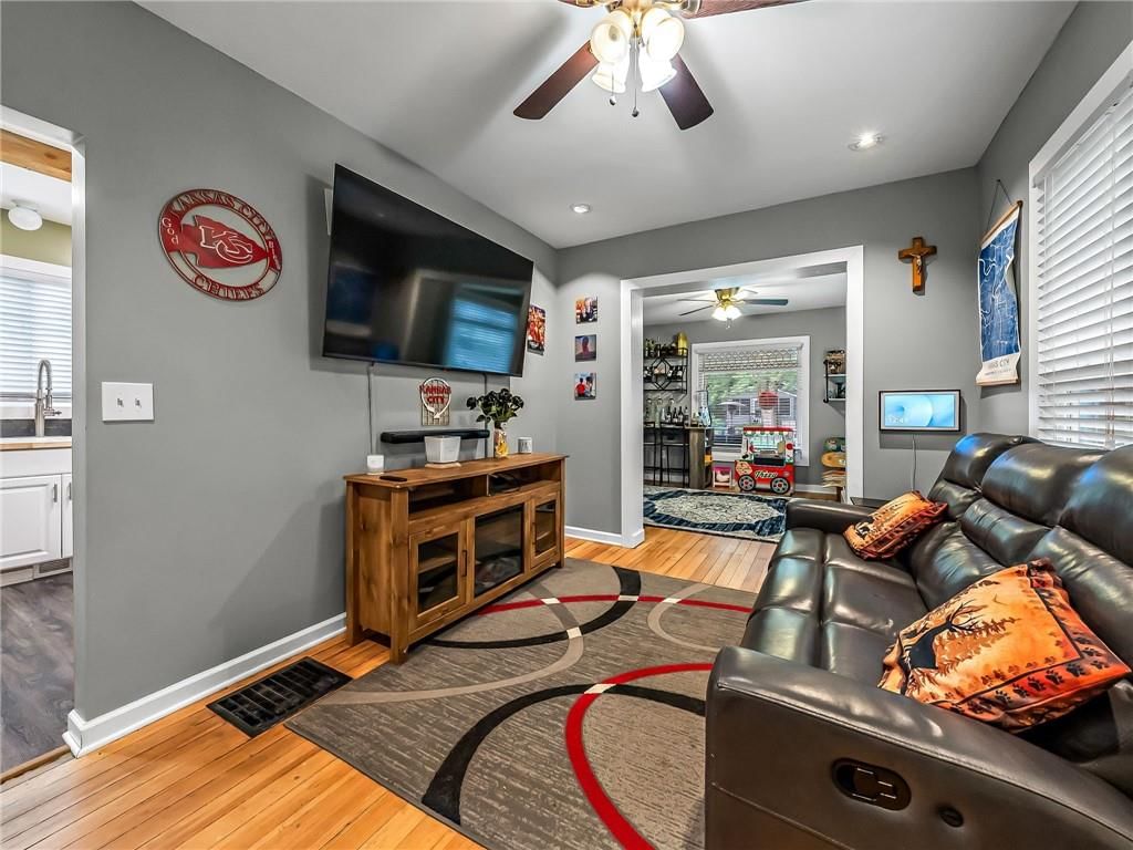 549 S Huttig Avenue — photo 9