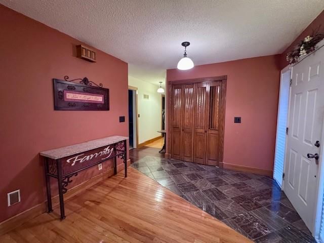 1335 2000th Street — photo 2
