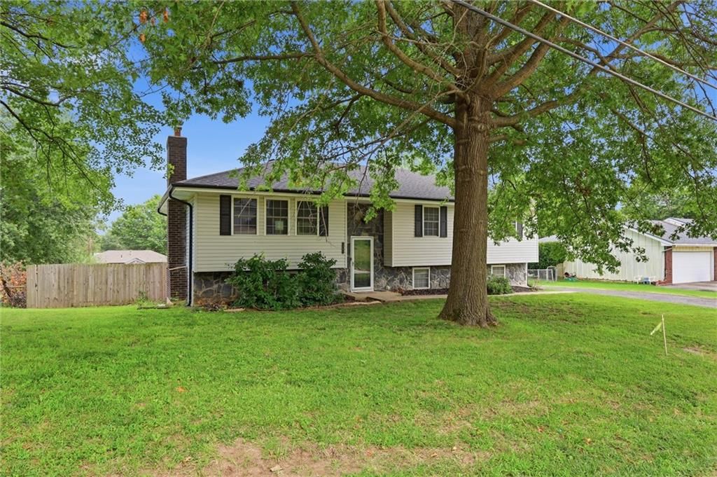 1207 S 104 Street — photo 3