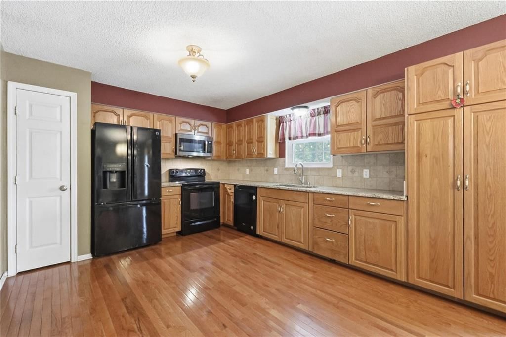 1207 S 104 Street — photo 9