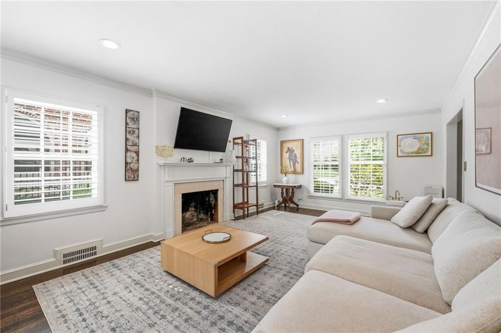 619 W 69th Terrace — photo 8