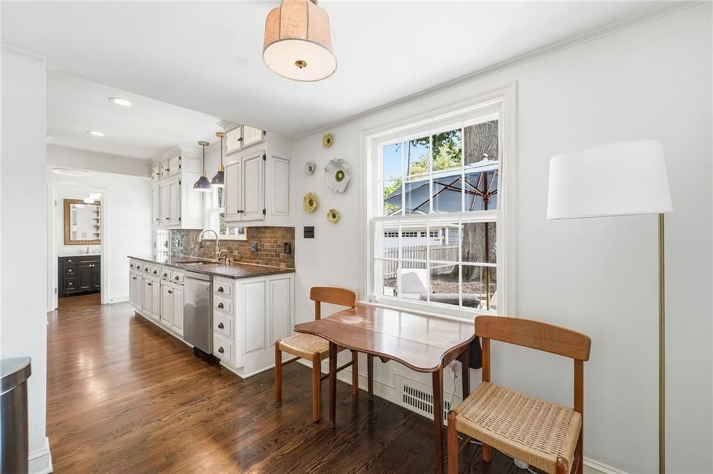 619 W 69th Terrace — photo 9