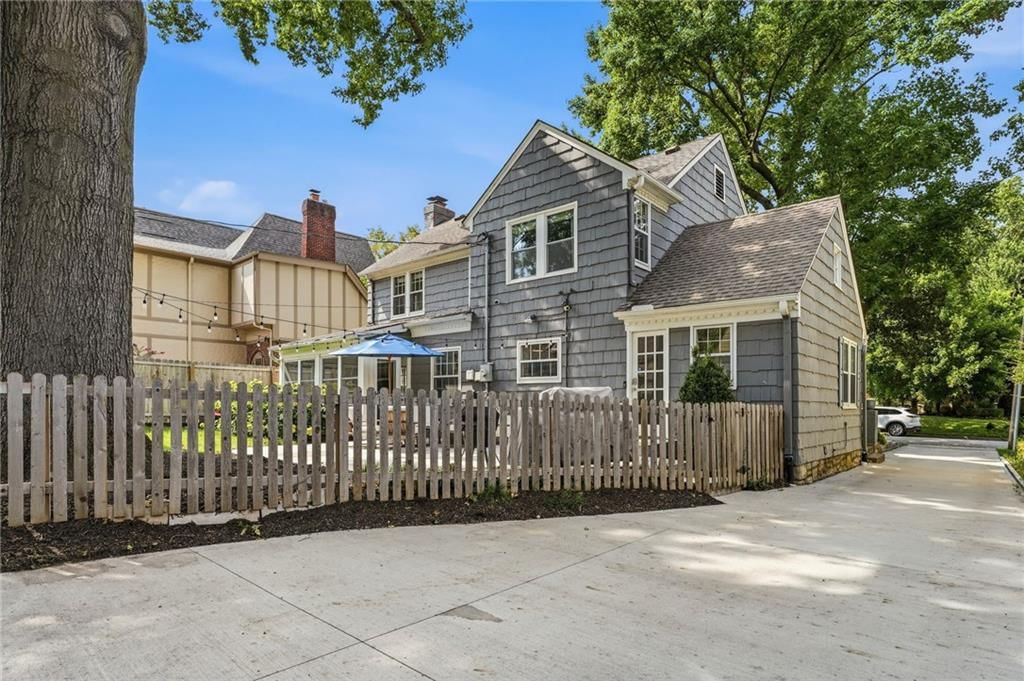 619 W 69th Terrace — photo 35