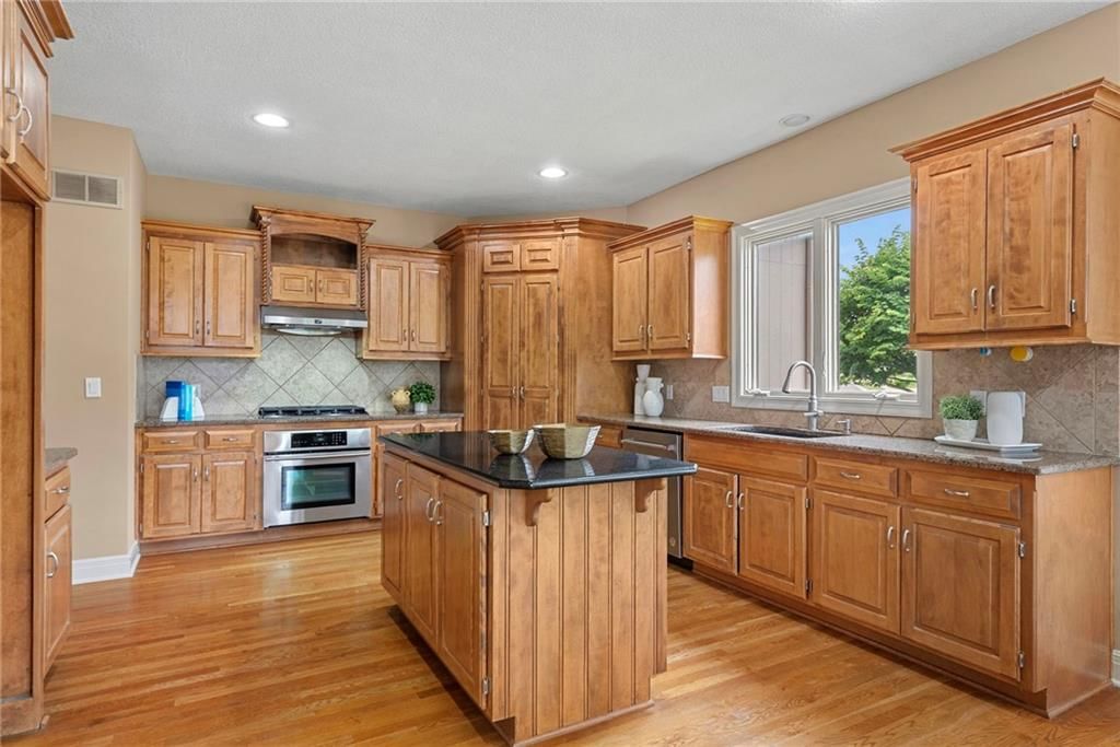 14525 Ballentine Street — photo 14
