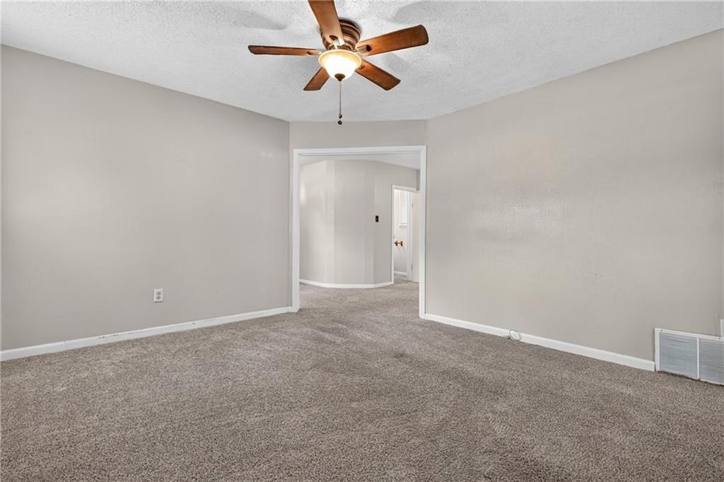 528 W Ashland Street — photo 13
