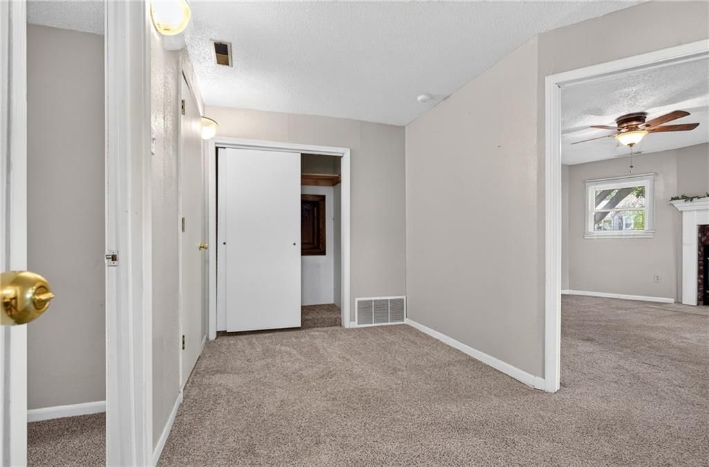 528 W Ashland Street — photo 20