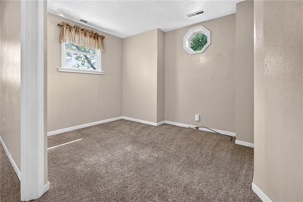 528 W Ashland Street — photo 21