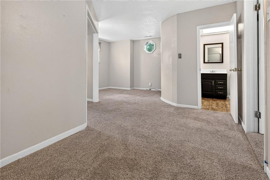 528 W Ashland Street — photo 22