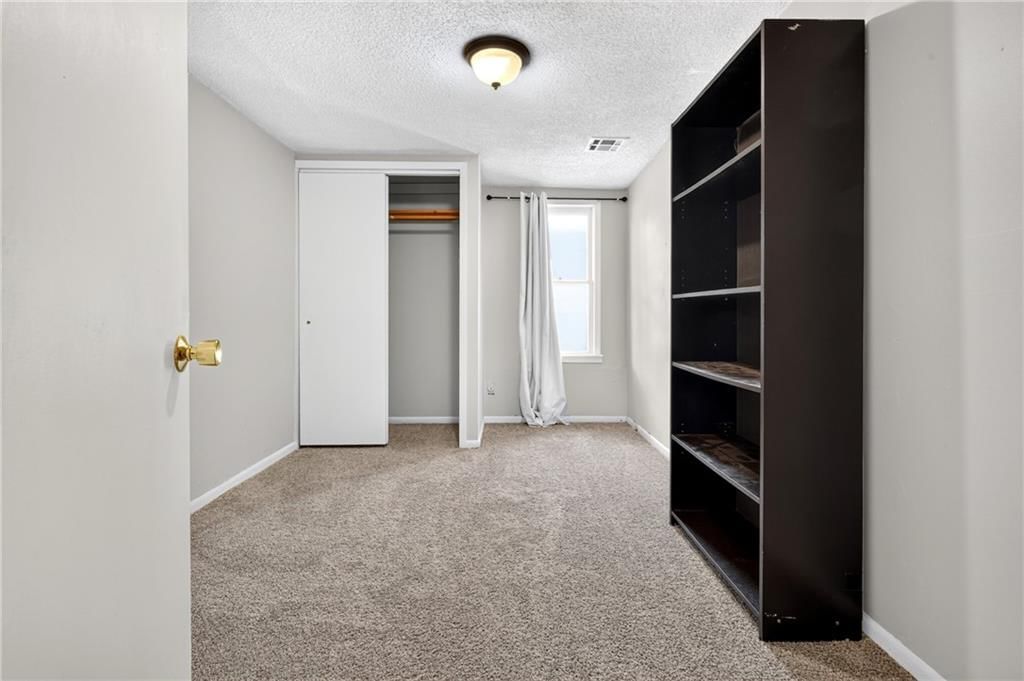 528 W Ashland Street — photo 24
