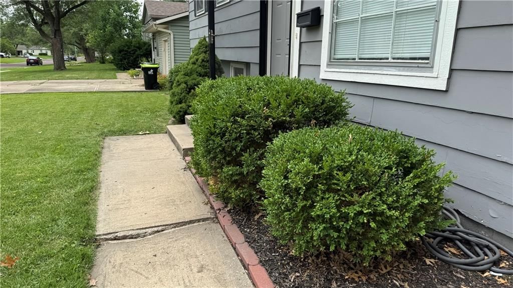 9934 England Drive — photo 3