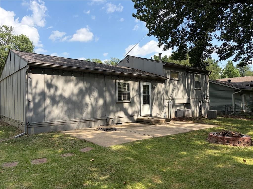 9934 England Drive — photo 4