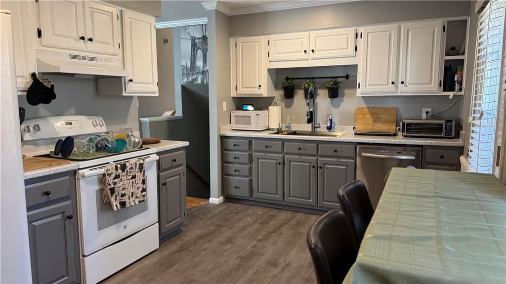 9934 England Drive — photo 10
