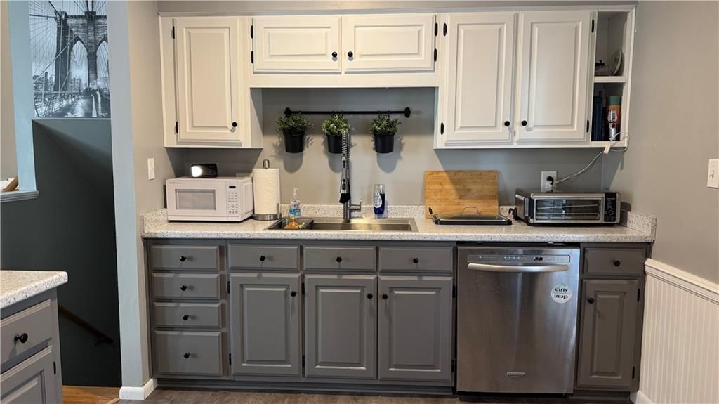 9934 England Drive — photo 11