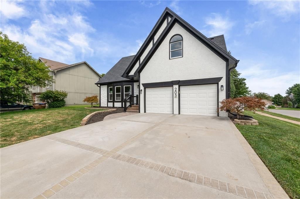 205 Johnston Parkway — photo 2