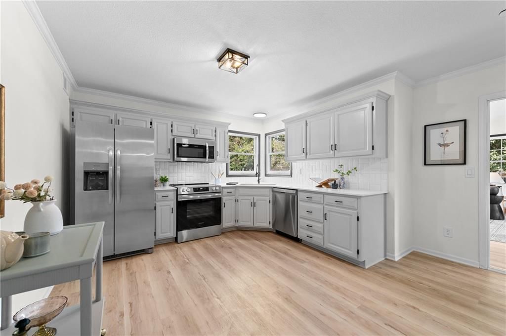 205 Johnston Parkway — photo 8