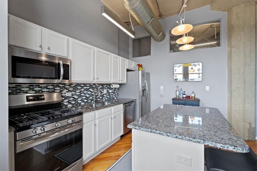 2107 Grand Boulevard — photo 11