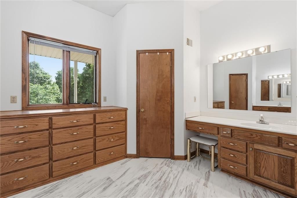 10610 Waverly Road — photo 36