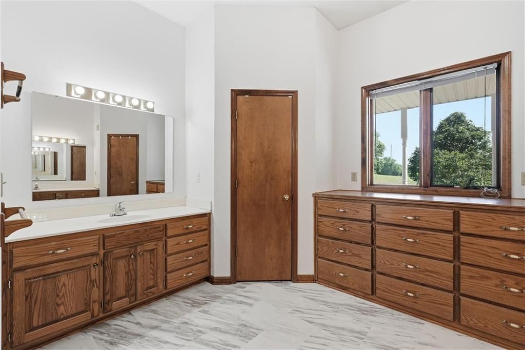 10610 Waverly Road — photo 37