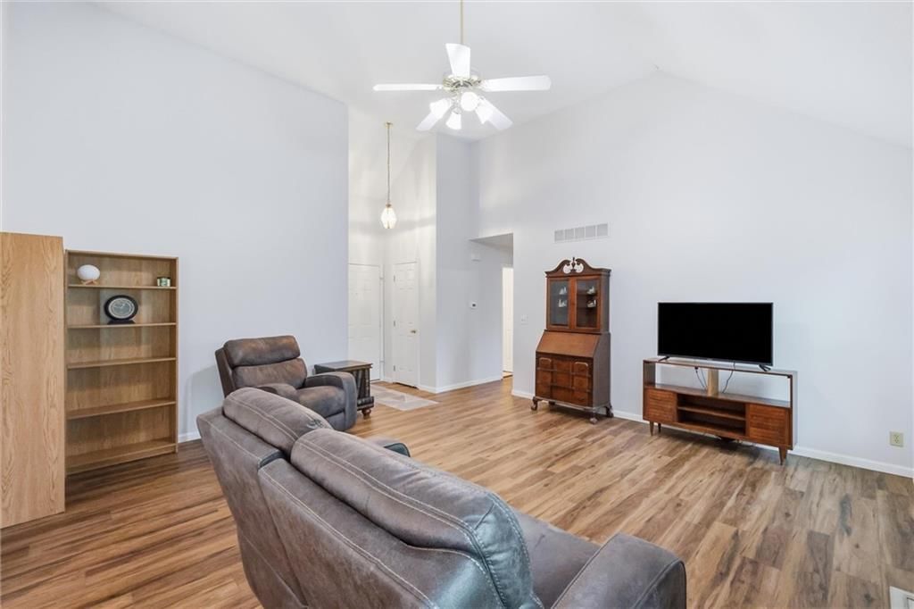 15724 Travis Street — photo 5