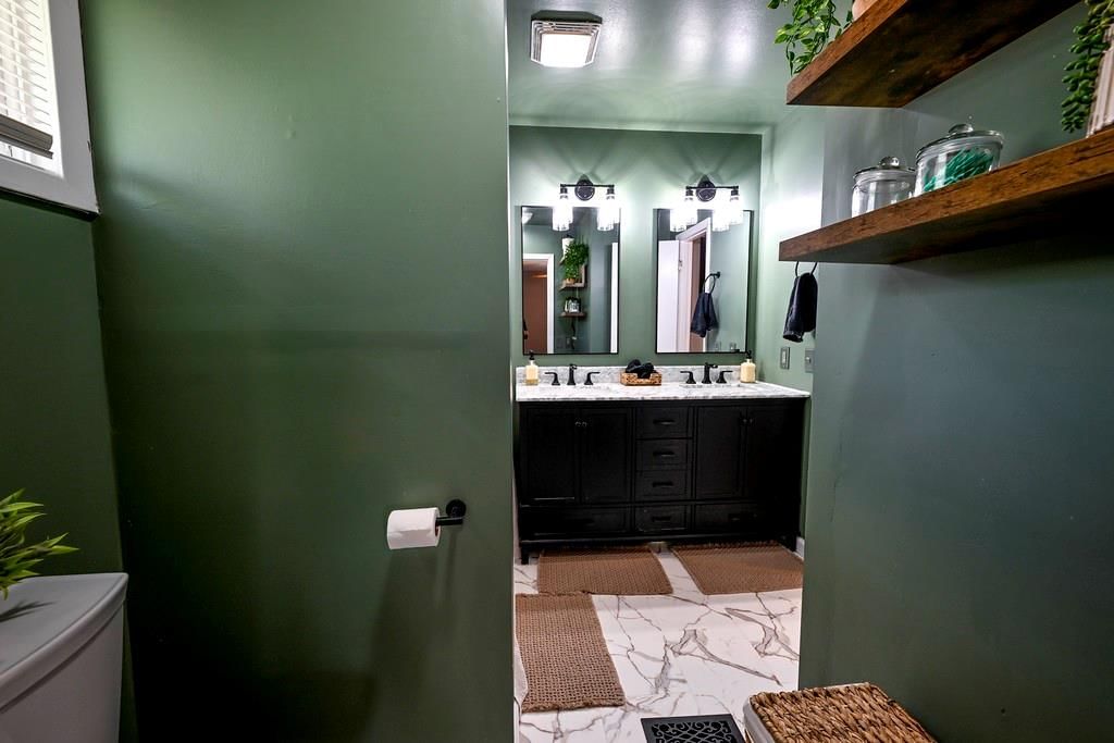 4208 S Osage Street — photo 25