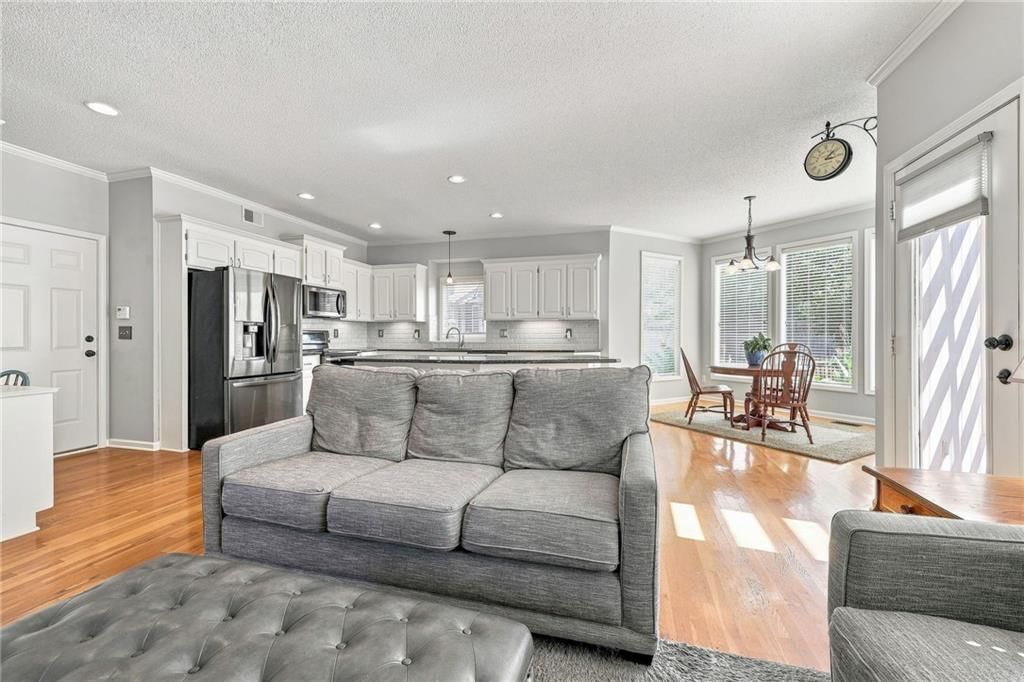 14642 S Hallet Street — photo 33