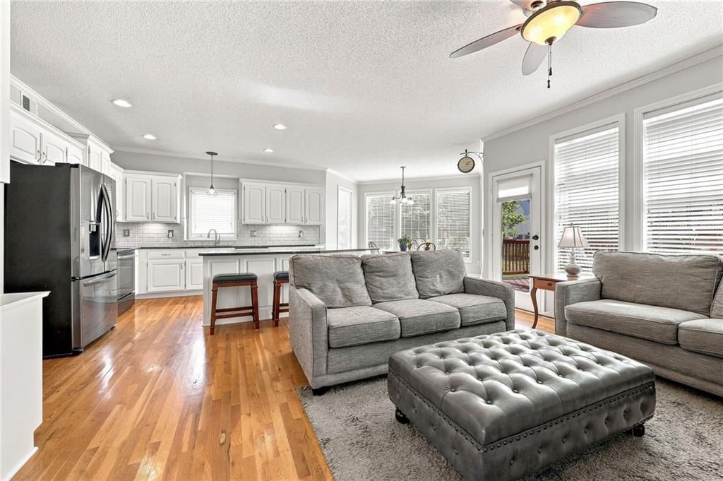 14642 S Hallet Street — photo 36