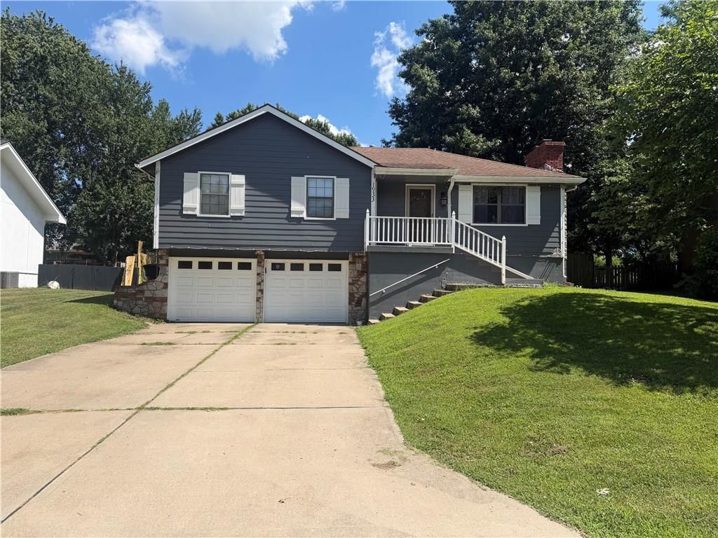 1933 NE Peters Drive — photo 1