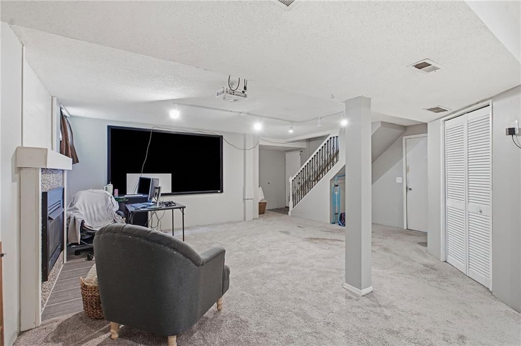1933 NE Peters Drive — photo 17