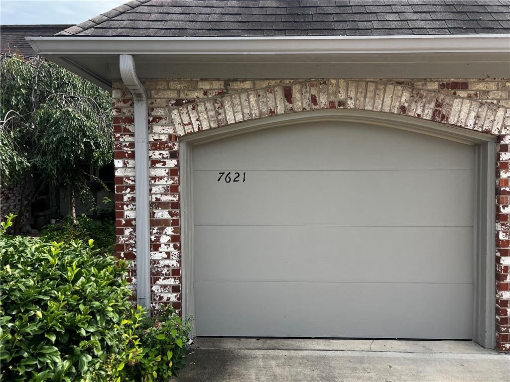 7621 W 102nd Street — photo 2
