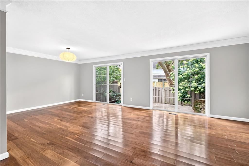 7621 W 102nd Street — photo 5