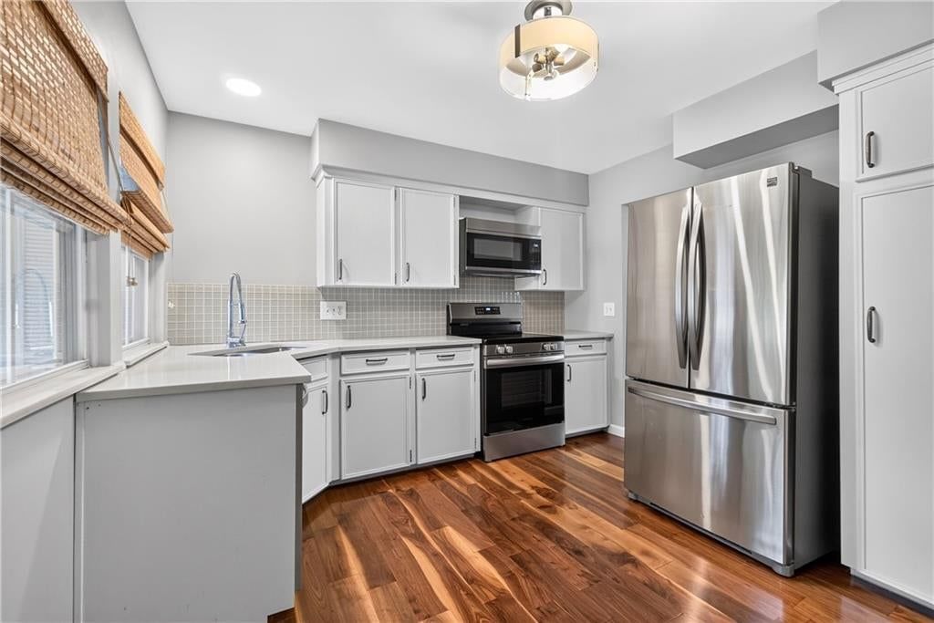 7621 W 102nd Street — photo 8