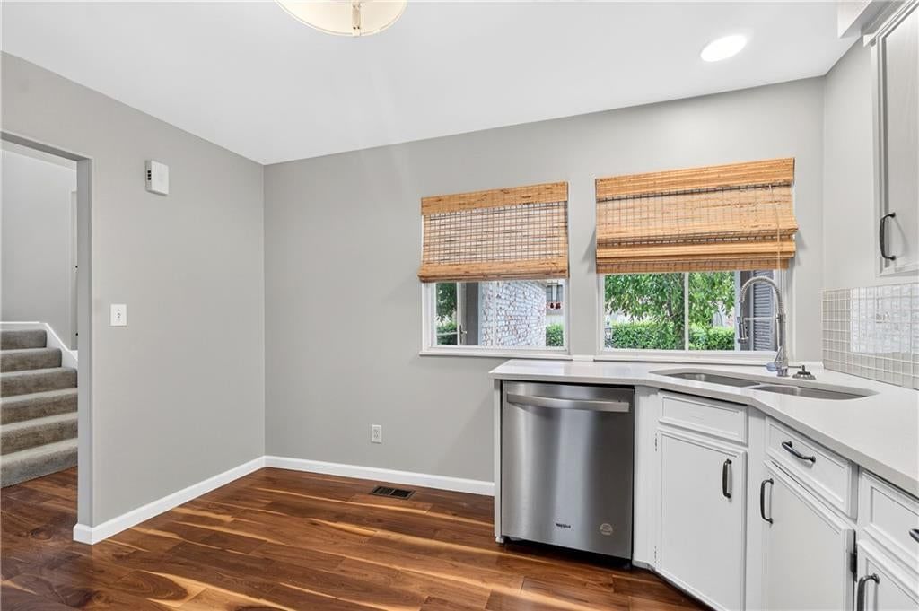 7621 W 102nd Street — photo 9