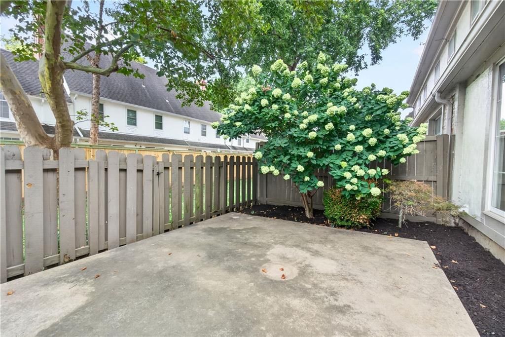 7621 W 102nd Street — photo 19