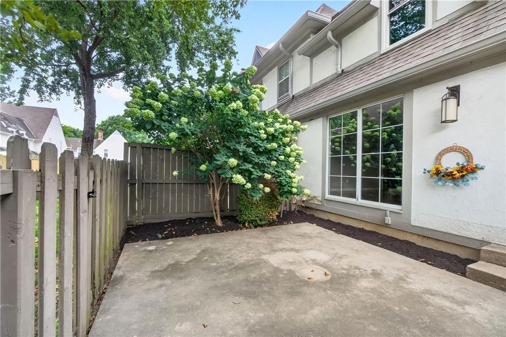 7621 W 102nd Street — photo 20