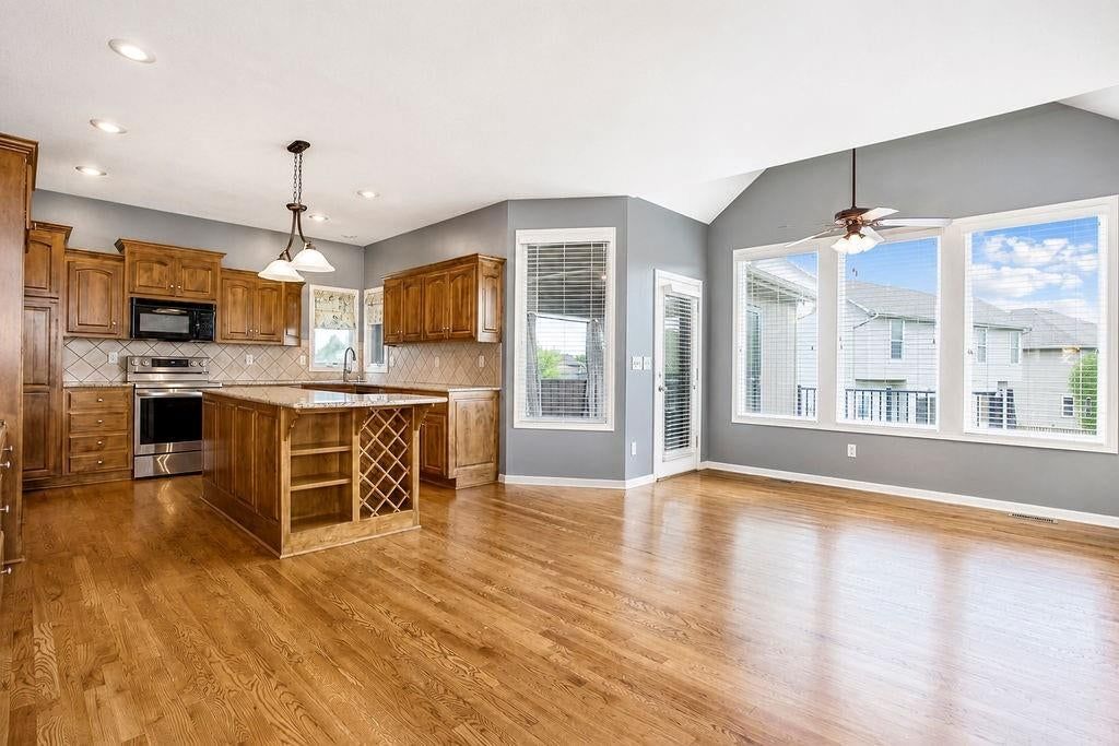 25168 W 150th Terrace — photo 6