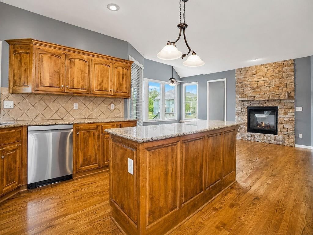 25168 W 150th Terrace — photo 8