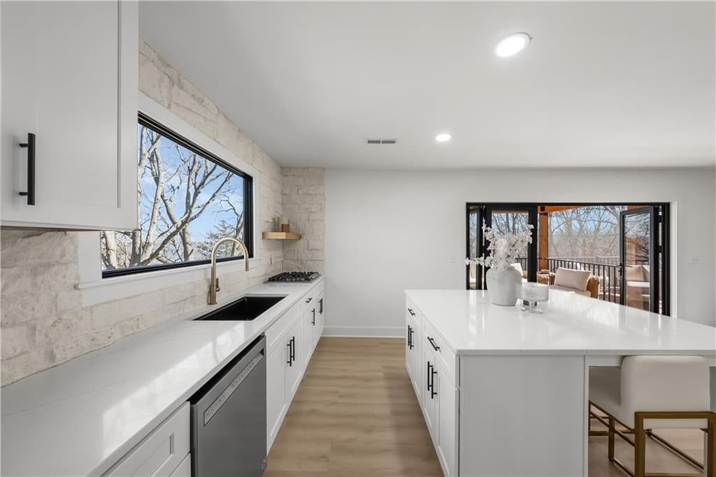 22500 Lakeview Point — photo 16