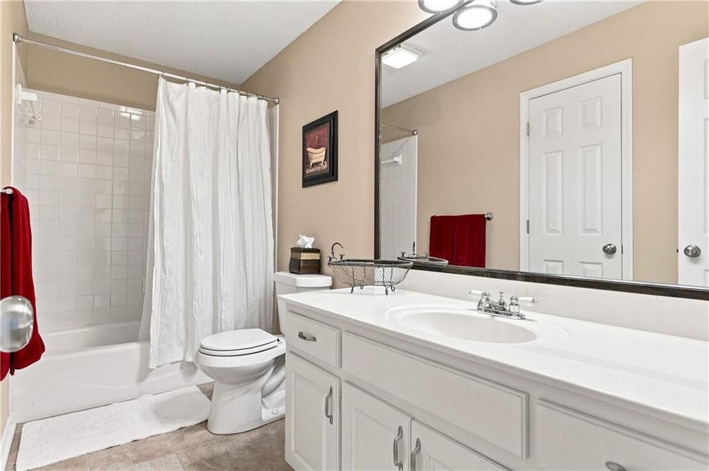 9104 W 131st Terrace — photo 32