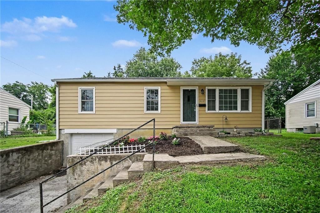 507 E Meadow Lane, St Joseph, MO