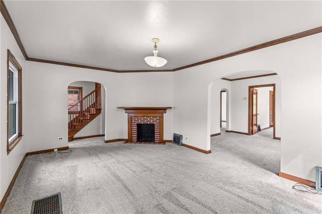 302 W 1st Street — photo 8
