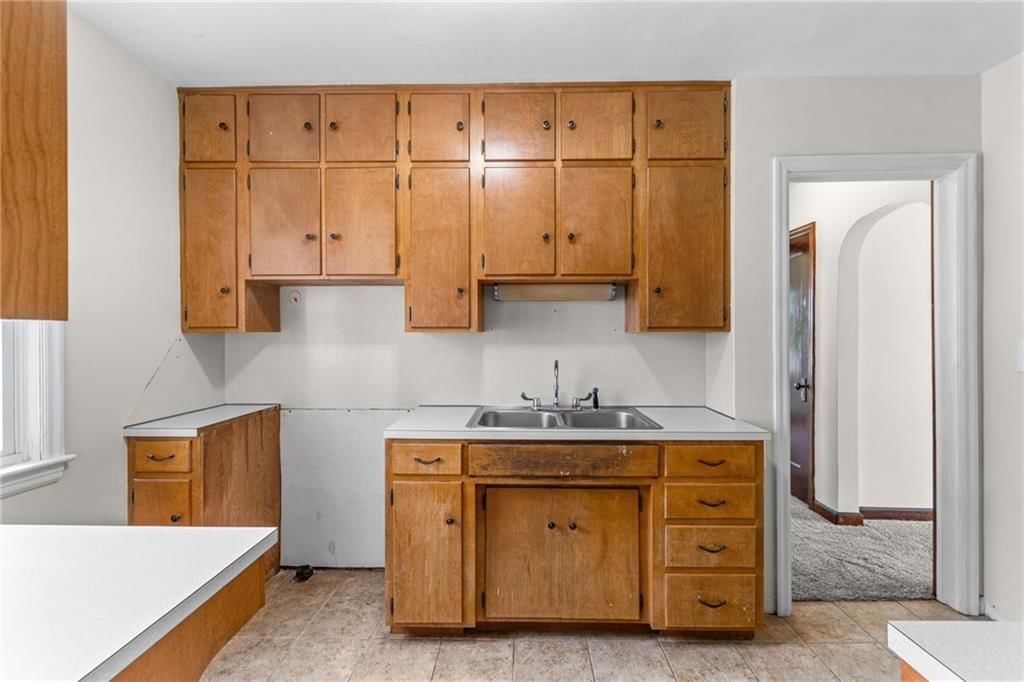 302 W 1st Street — photo 13